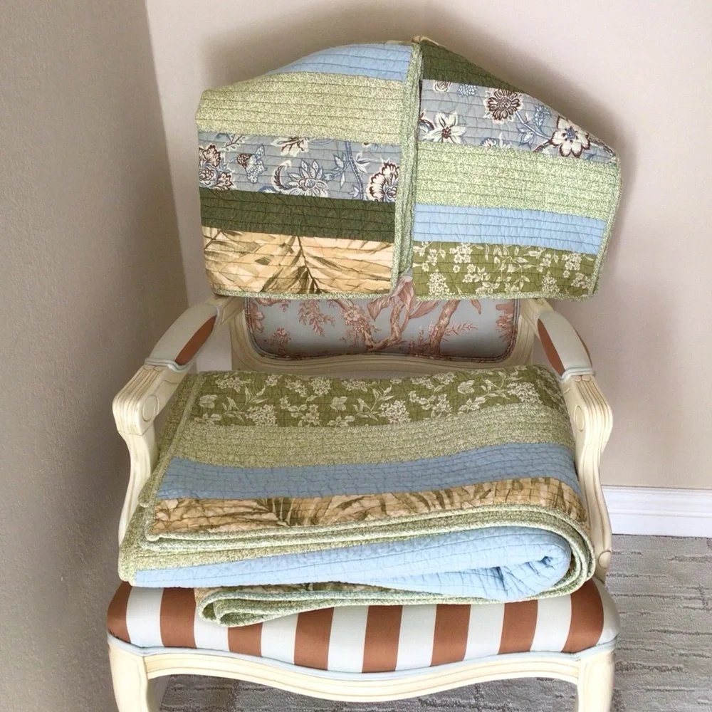 New set of Queen Quilt and two standard pillow shams cases